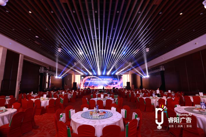 不同的舞臺場景，需要不同的燈光設(shè)計(jì)！